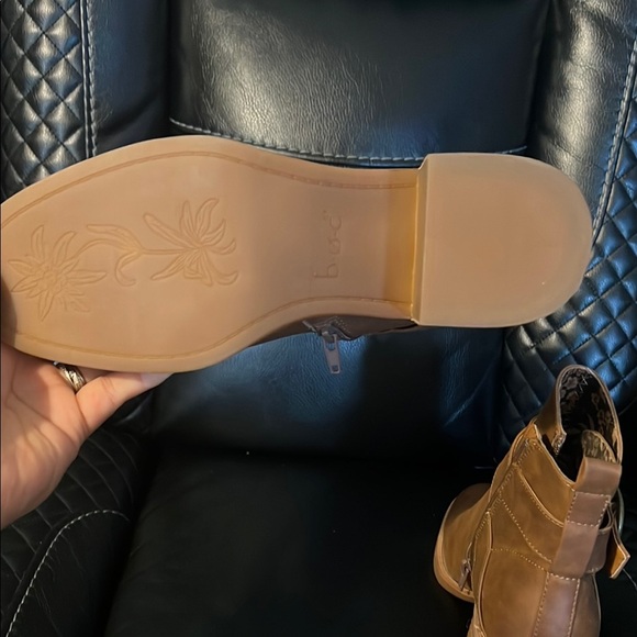 b.o.c. Brown Ankle Boots with Western Silhouette - Picture 6 of 6